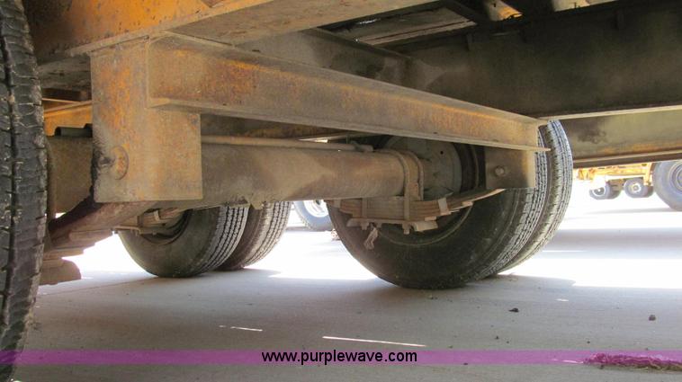 image for item E3950 1990 True-line trailer