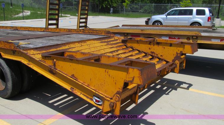 image for item E3950 1990 True-line trailer