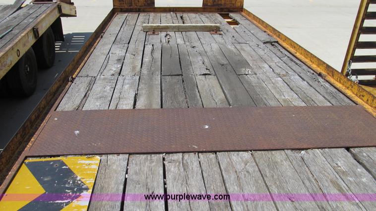 image for item E3950 1990 True-line trailer