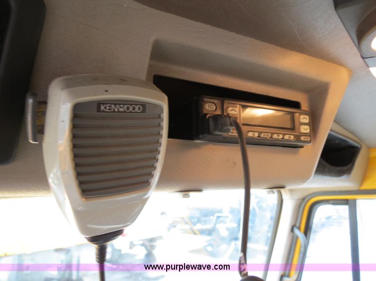 image for item F4337 1996 International 4900 oil distribution truck