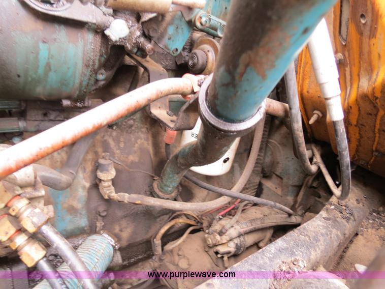 image for item F4337 1996 International 4900 oil distribution truck