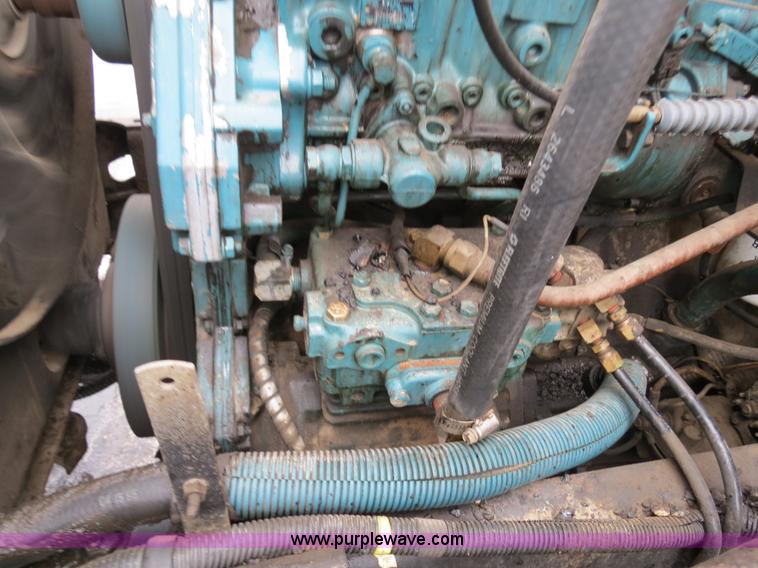 image for item F4337 1996 International 4900 oil distribution truck