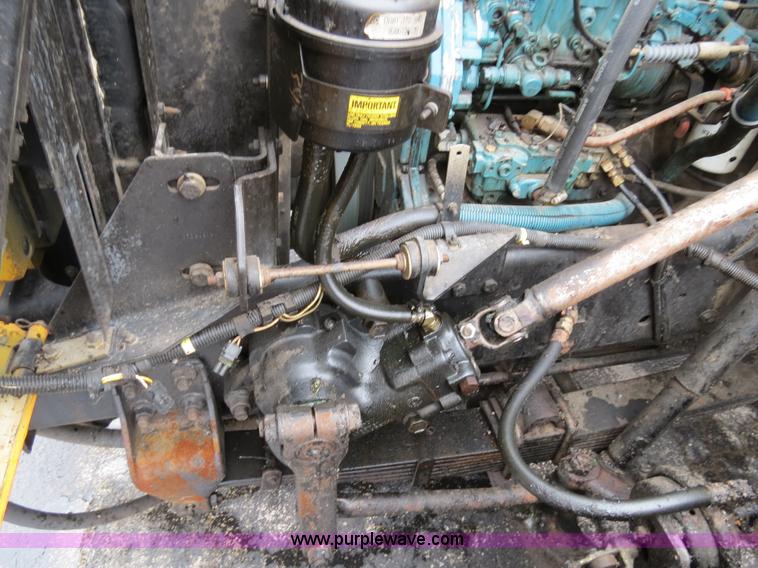 image for item F4337 1996 International 4900 oil distribution truck