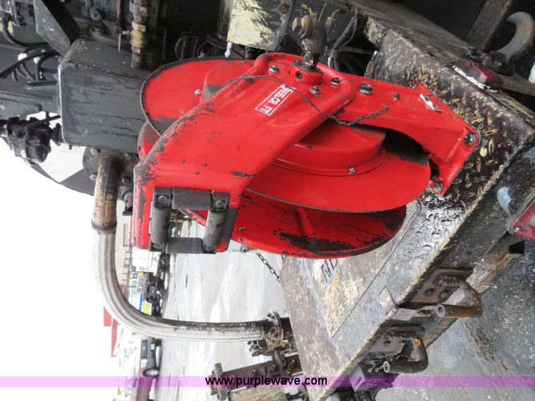 image for item F4337 1996 International 4900 oil distribution truck