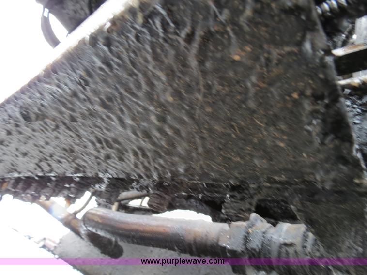 image for item F4337 1996 International 4900 oil distribution truck