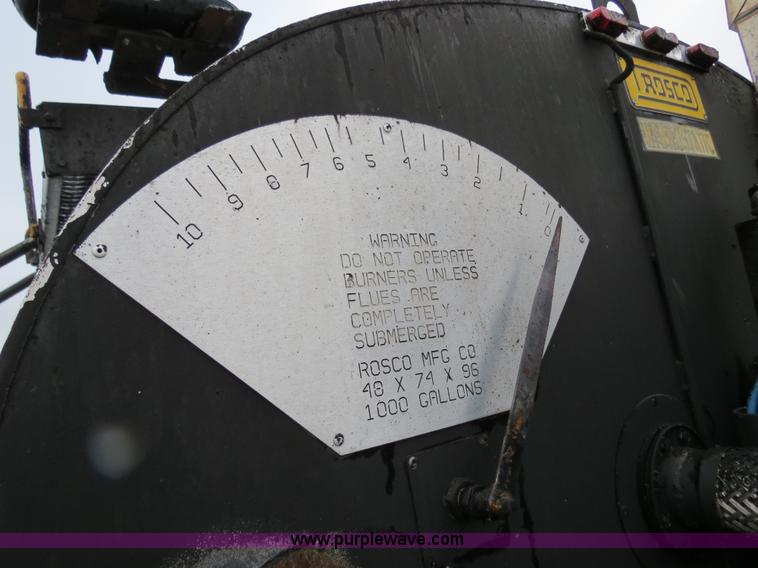 image for item F4337 1996 International 4900 oil distribution truck