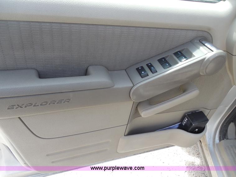 image for item F8767 2007 Ford Explorer XLT SUV