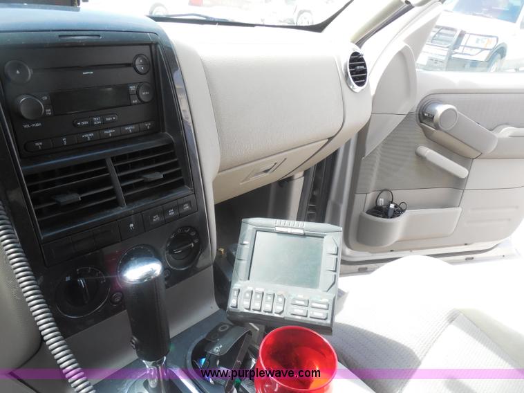 image for item F8767 2007 Ford Explorer XLT SUV