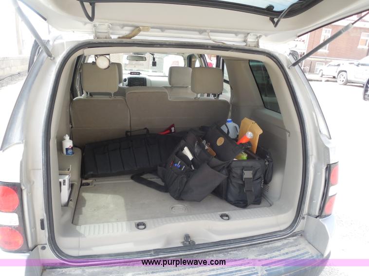 image for item F8767 2007 Ford Explorer XLT SUV