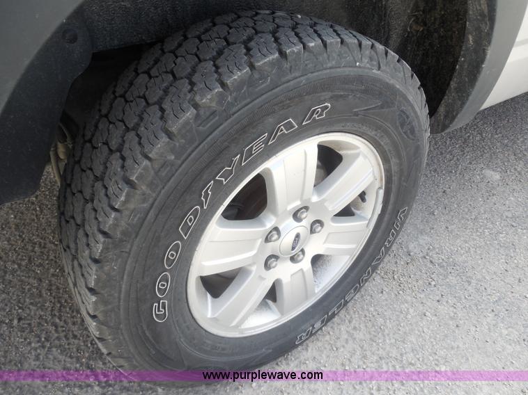 image for item F8767 2007 Ford Explorer XLT SUV