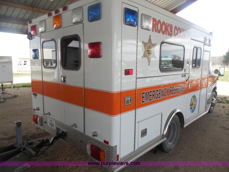image for item F8768 1995 Ford Econoline E350 ambulance