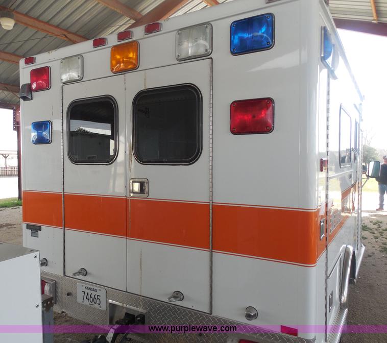 image for item F8768 1995 Ford Econoline E350 ambulance