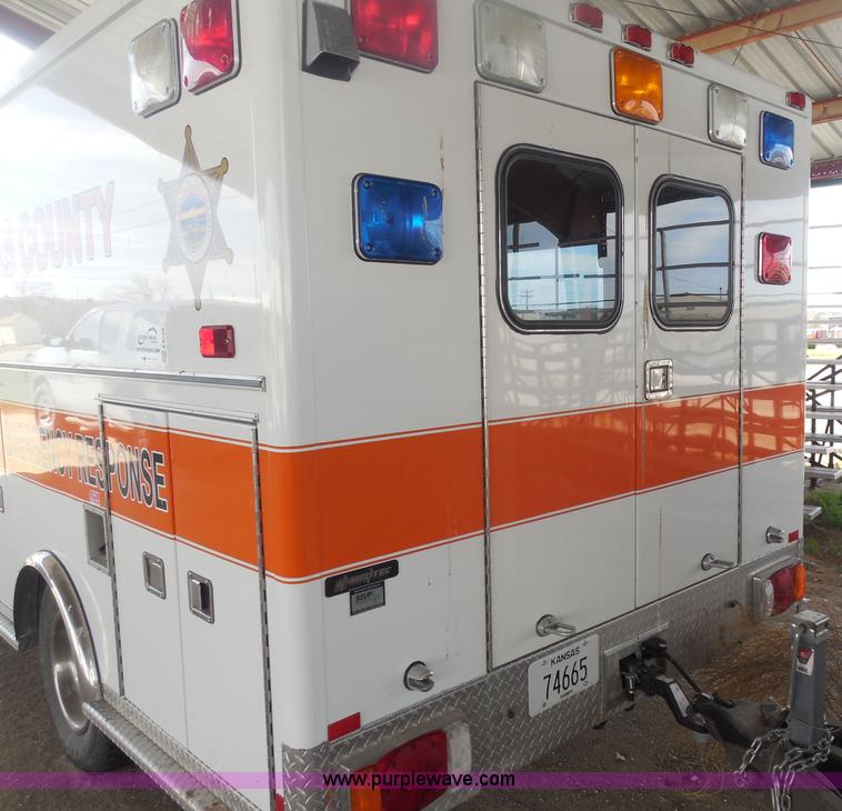 image for item F8768 1995 Ford Econoline E350 ambulance