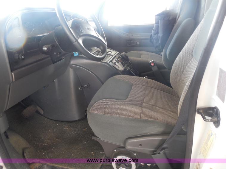 image for item F8768 1995 Ford Econoline E350 ambulance
