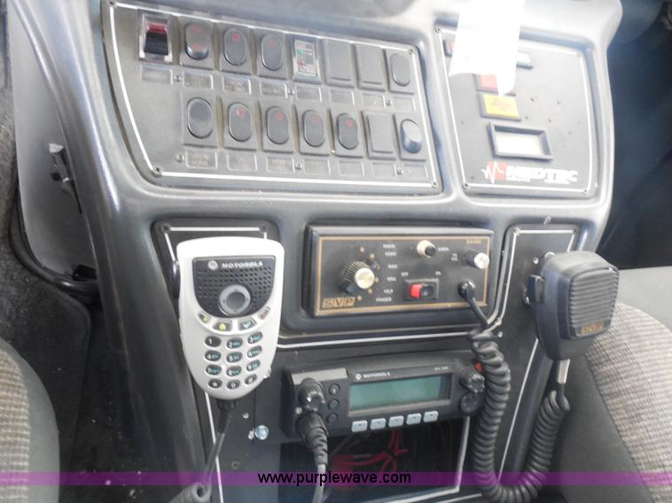 image for item F8768 1995 Ford Econoline E350 ambulance