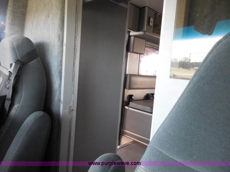 image for item F8768 1995 Ford Econoline E350 ambulance