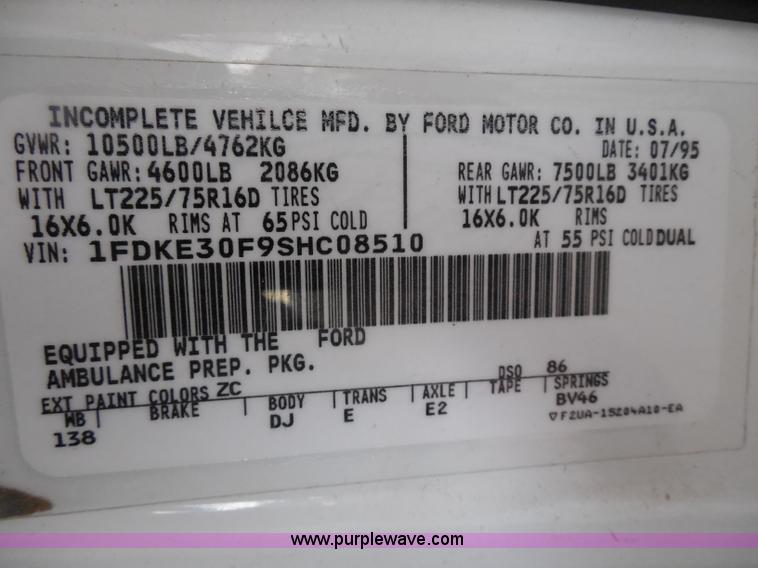 image for item F8768 1995 Ford Econoline E350 ambulance