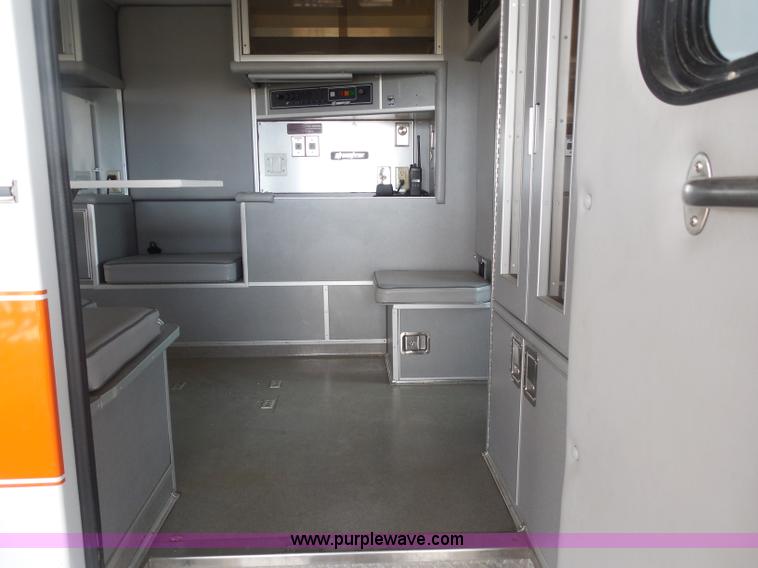 image for item F8768 1995 Ford Econoline E350 ambulance