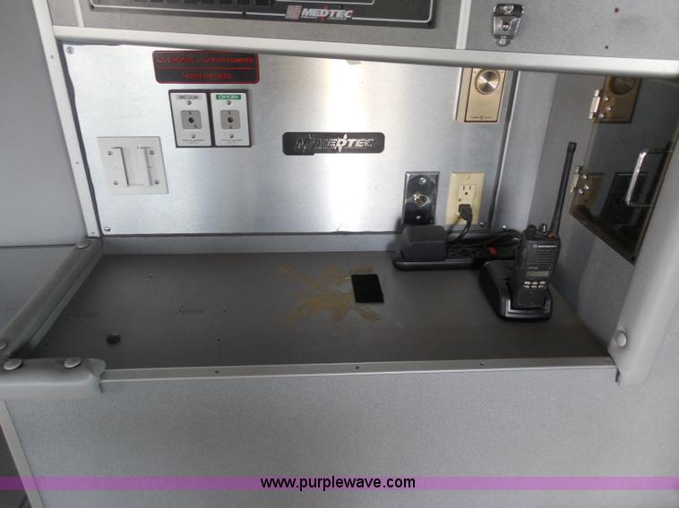 image for item F8768 1995 Ford Econoline E350 ambulance