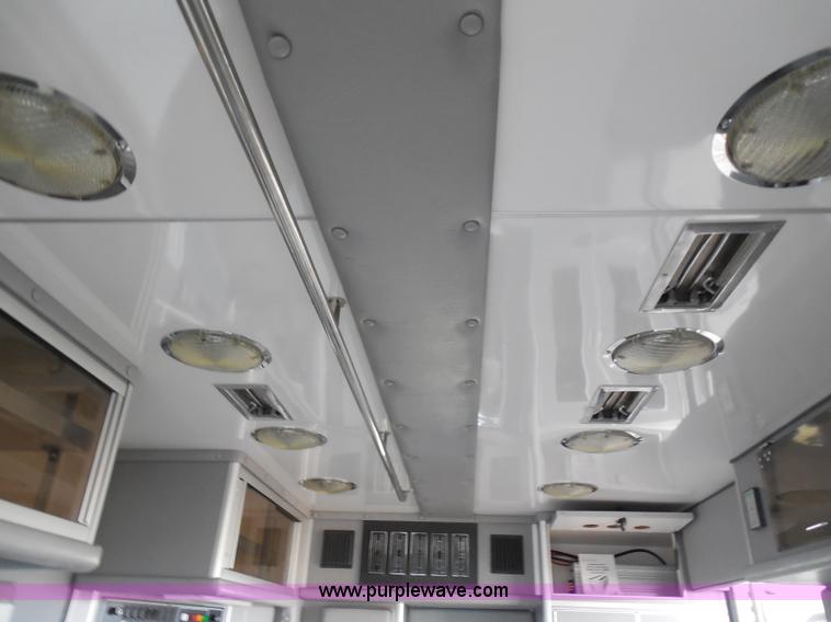 image for item F8768 1995 Ford Econoline E350 ambulance