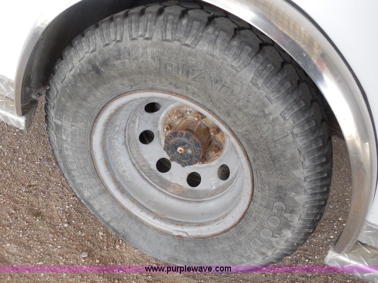 image for item F8768 1995 Ford Econoline E350 ambulance