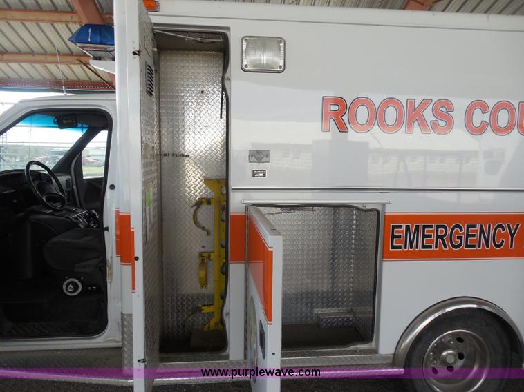 image for item F8768 1995 Ford Econoline E350 ambulance
