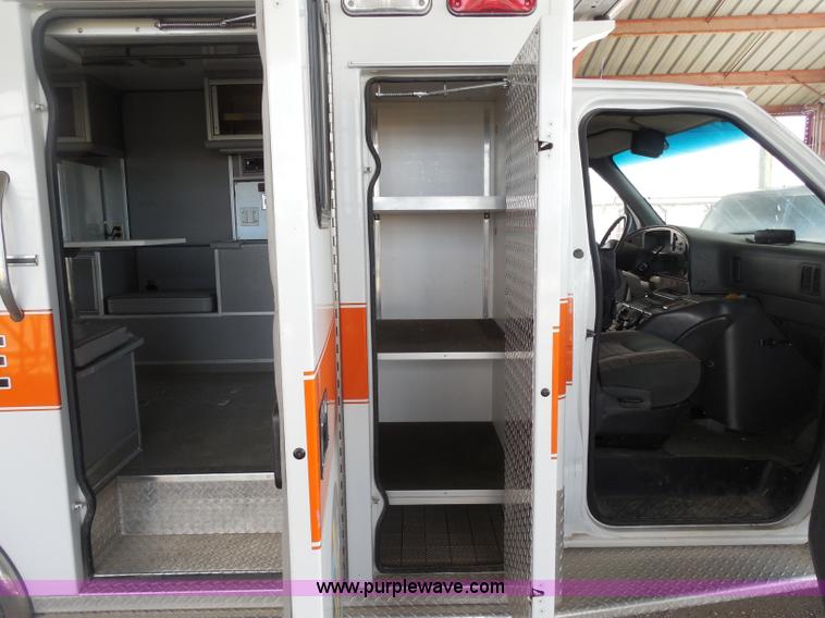 image for item F8768 1995 Ford Econoline E350 ambulance
