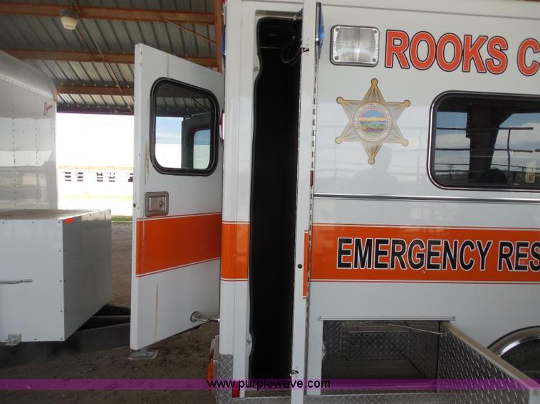 image for item F8768 1995 Ford Econoline E350 ambulance