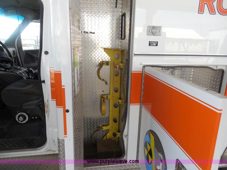 image for item F8768 1995 Ford Econoline E350 ambulance