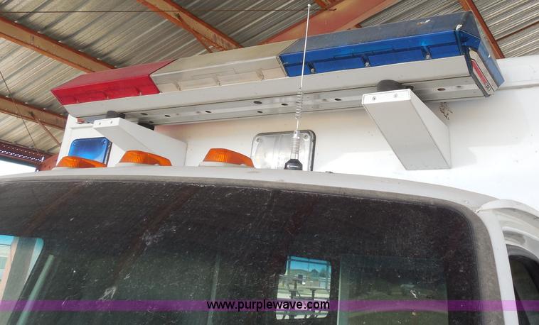 image for item F8768 1995 Ford Econoline E350 ambulance