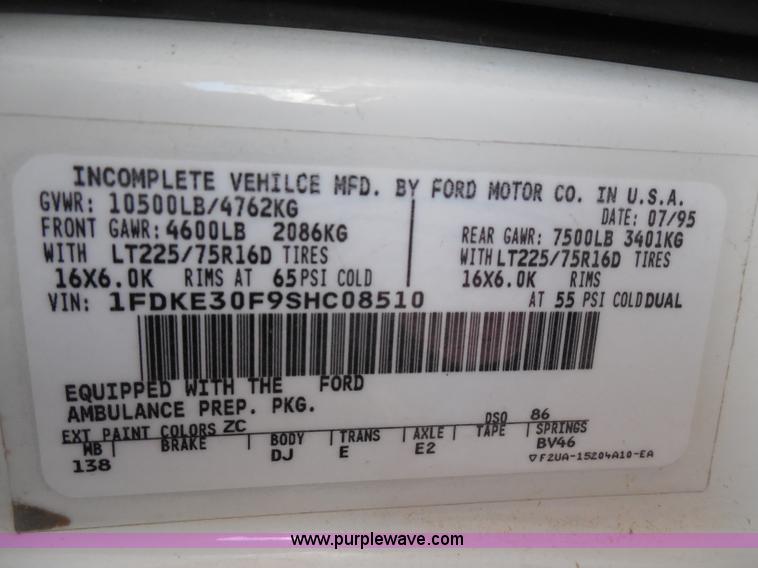 image for item F8768 1995 Ford Econoline E350 ambulance