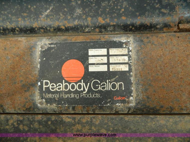 image for item G7834 1982 Ford F700 dump truck