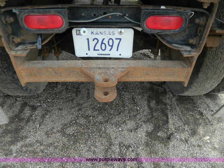 image for item G7834 1982 Ford F700 dump truck