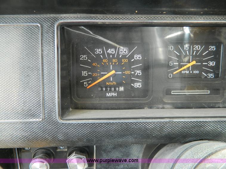 image for item G7834 1982 Ford F700 dump truck