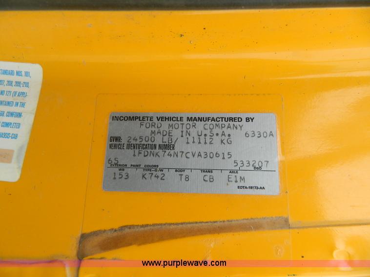 image for item G7834 1982 Ford F700 dump truck