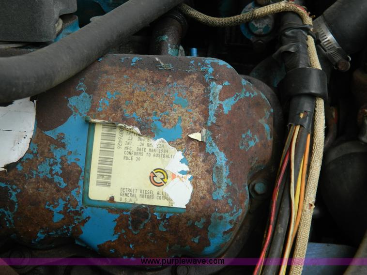 image for item G7834 1982 Ford F700 dump truck