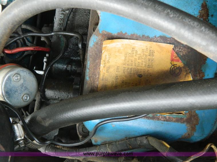 image for item G7834 1982 Ford F700 dump truck