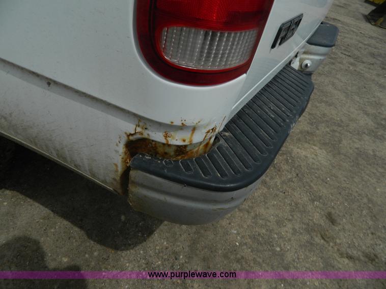 image for item G7835 2000 Ford F150 pickup truck