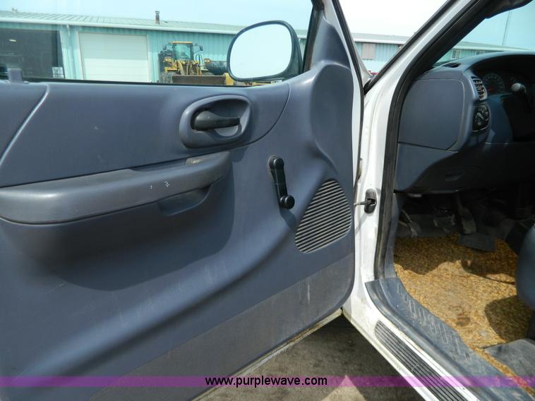 image for item G7835 2000 Ford F150 pickup truck