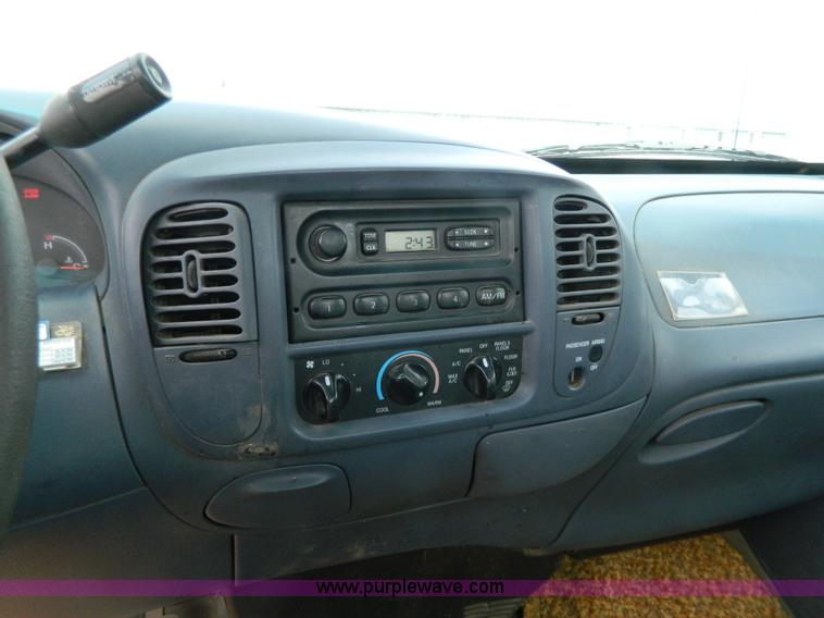 image for item G7835 2000 Ford F150 pickup truck