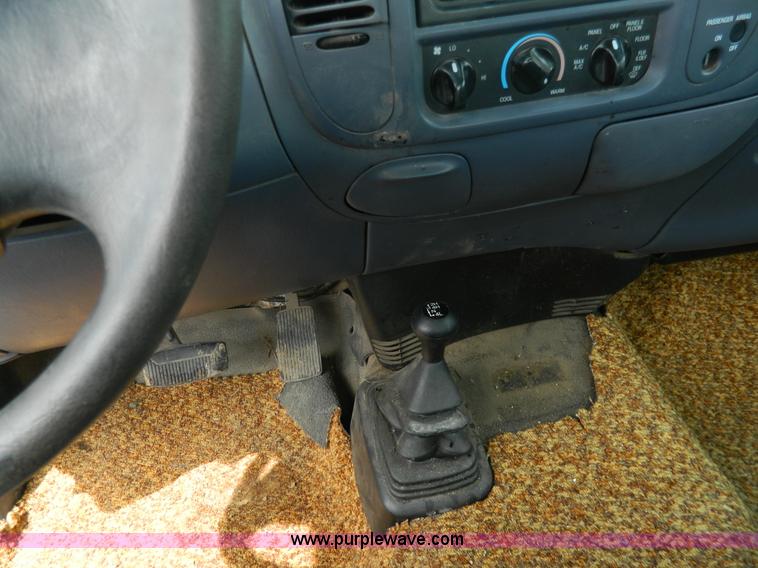 image for item G7835 2000 Ford F150 pickup truck