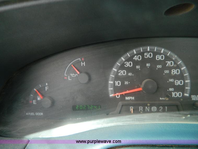 image for item G7835 2000 Ford F150 pickup truck