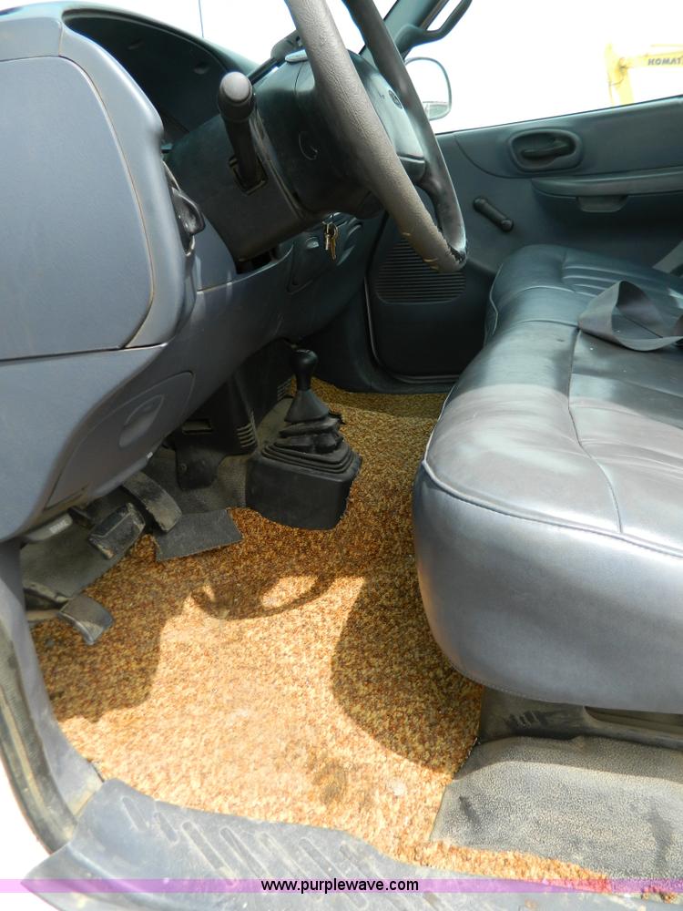 image for item G7835 2000 Ford F150 pickup truck