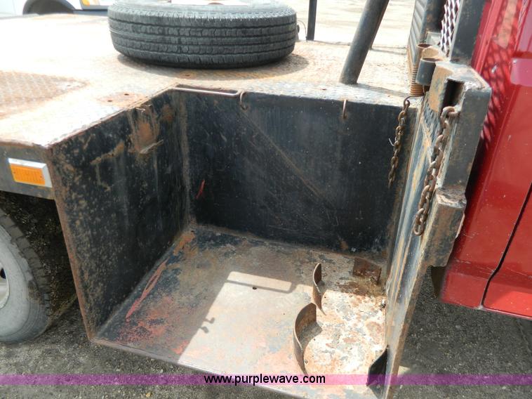 image for item G7836 1989 Ford F350 flatbed pickup truck