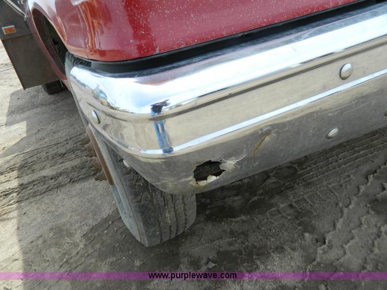 image for item G7836 1989 Ford F350 flatbed pickup truck