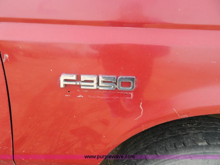 image for item G7836 1989 Ford F350 flatbed pickup truck