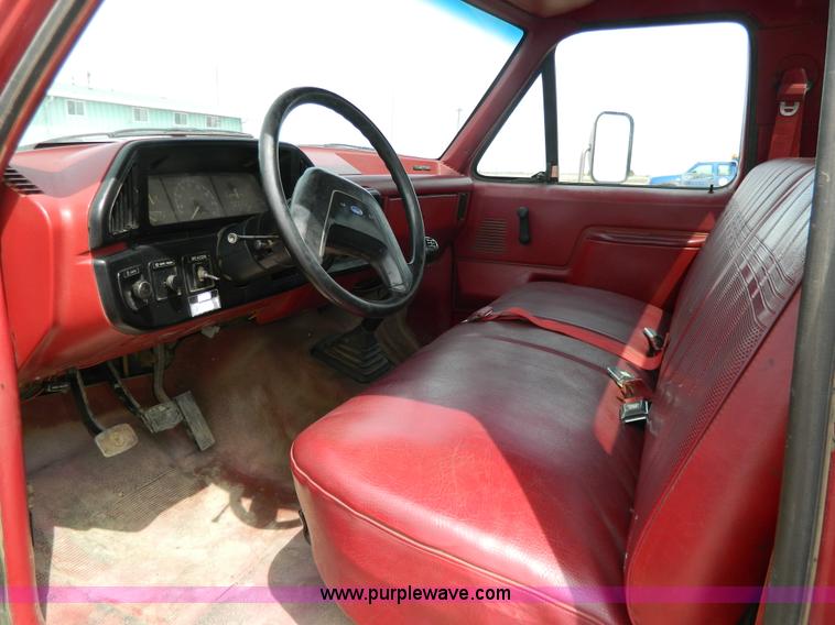 image for item G7836 1989 Ford F350 flatbed pickup truck