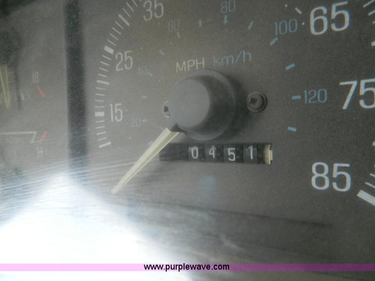 image for item G7836 1989 Ford F350 flatbed pickup truck