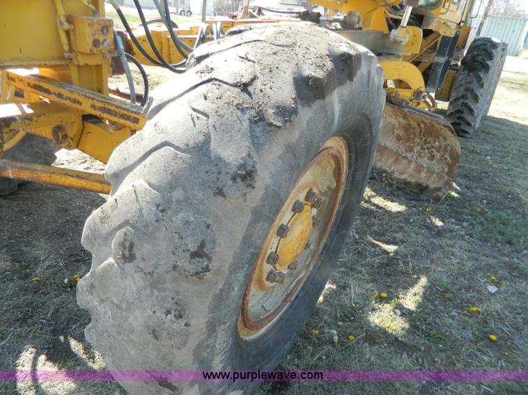 image for item G7837 1976 Caterpillar 120G motor grader