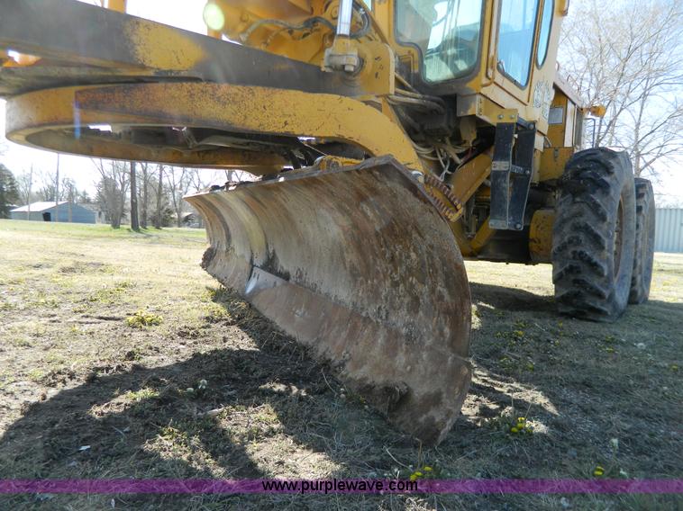 image for item G7837 1976 Caterpillar 120G motor grader